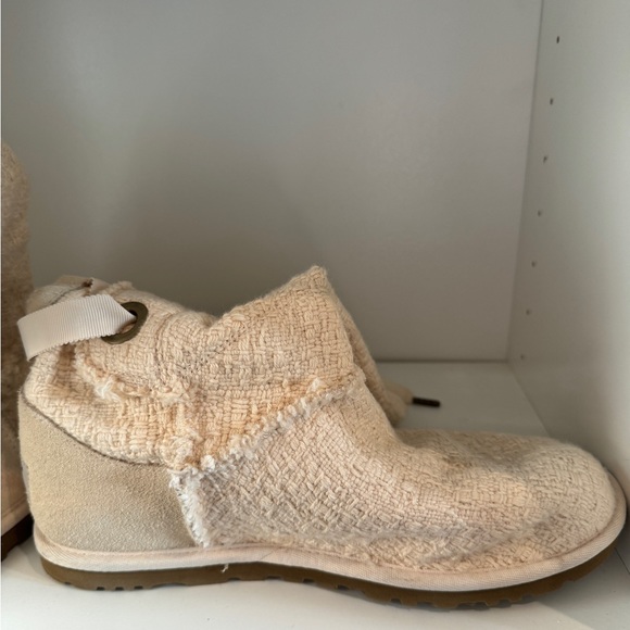 Uggs- Authentic - bought at Nordstrom several years ago during a spring sale. - Picture 3 of 9